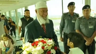 Dr Zakir Naik reaches Pakistan