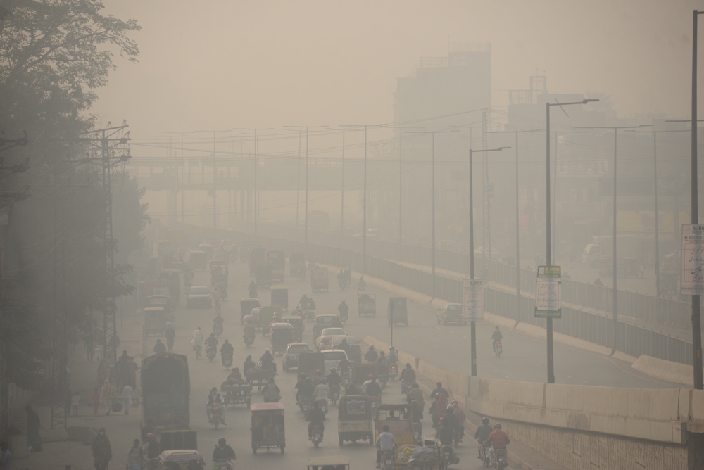 Thick smog disrupt life in Punjab