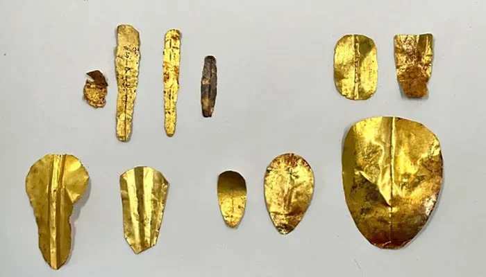 Ancient mummies with gold tongues