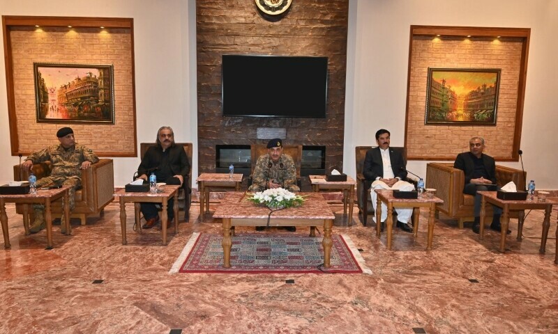 Army chief cites TTP presence cross-border