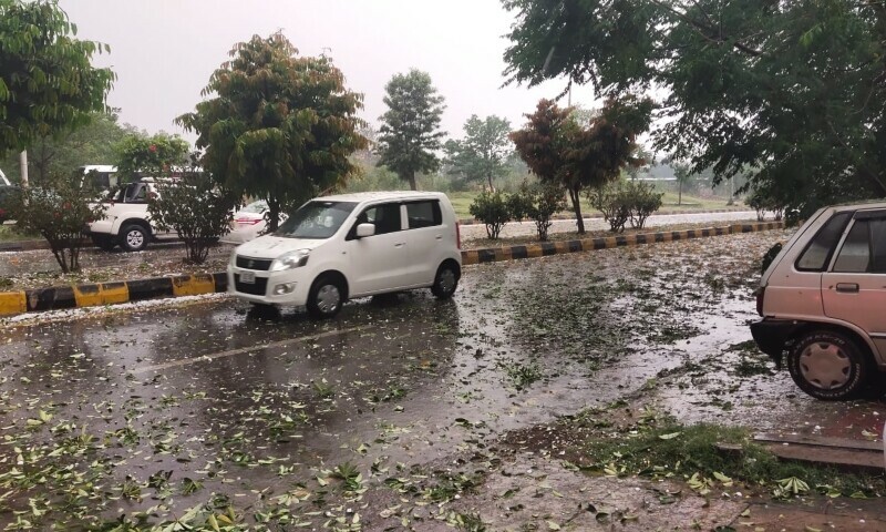 Vehicles damaged as hailstorms batter Islamabad
